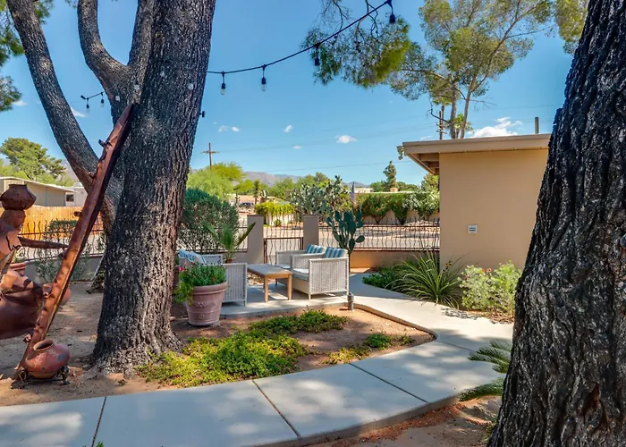 Hike, Shop & Relax: W/ Swim Access * Tucson