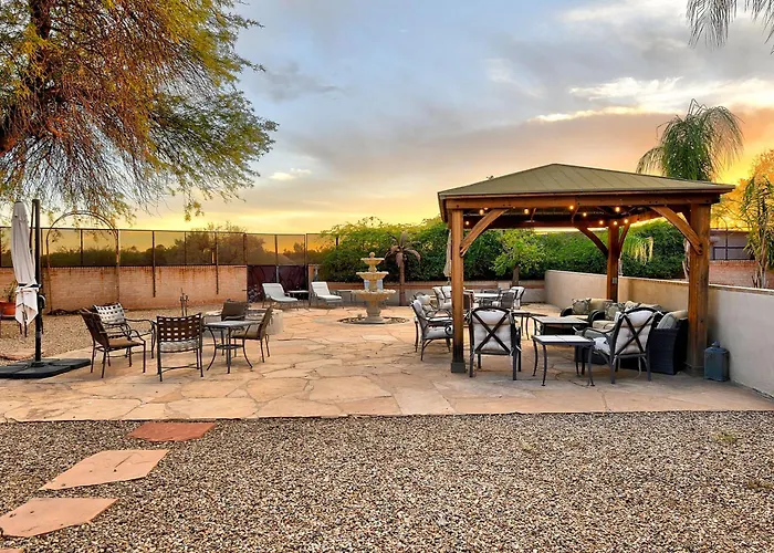 Hike, Shop & Relax: W/ Swim Access * Tucson